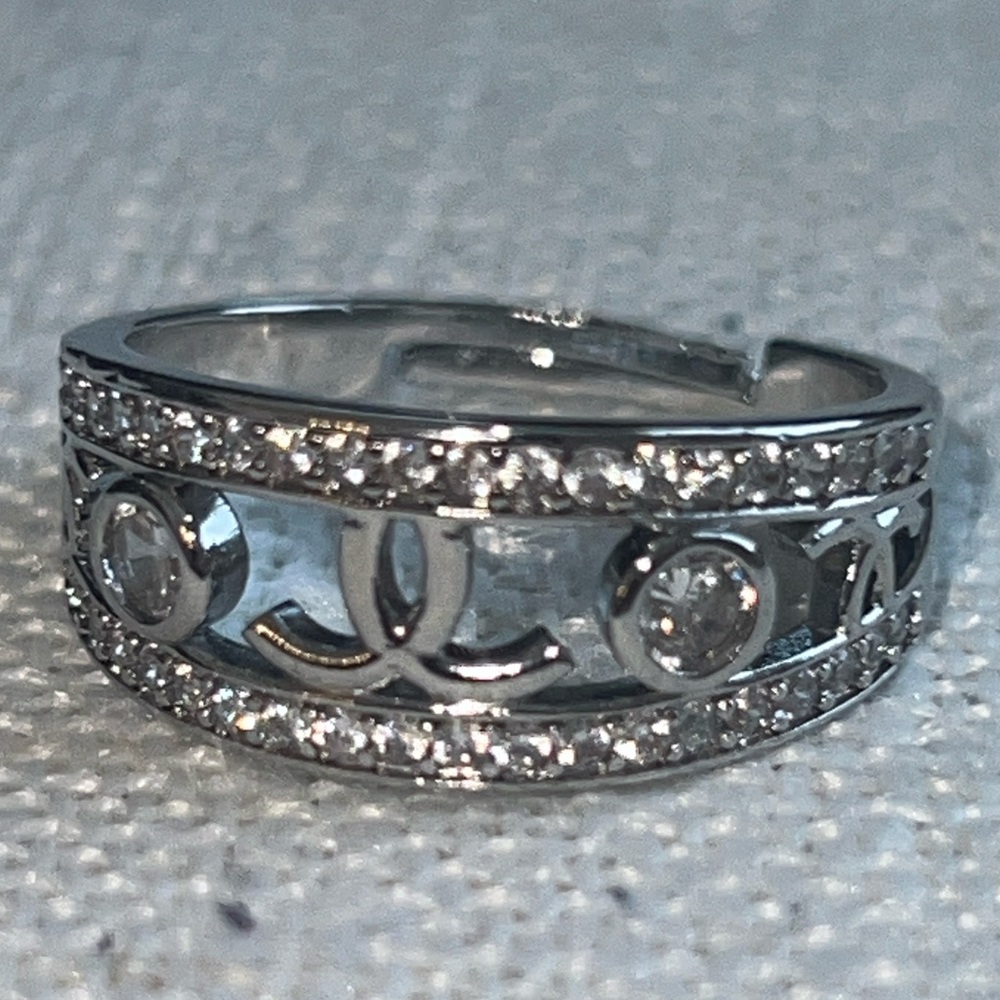 Elegant Silver Women's Ring